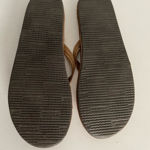 (SOLD!) 🤗 🌈 Rainbow 'Flirty' Braided Leather Flip Flop, size 7, hardly worn! - Picture 8 of 10